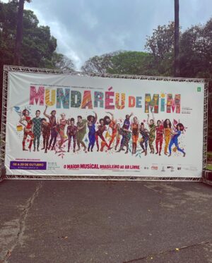 Samya Pascotto Instagram - Sexta feira estreia mundaréu de mim. Um espetáculo lindo, da maior qualidade e grandiosidade, disponível para todos. É de Graça é só chegar no parque da água branca e desfrutar! 
Mais infos @ibt.teatro