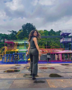 Samya Pascotto Instagram - Sexta feira estreia mundaréu de mim. Um espetáculo lindo, da maior qualidade e grandiosidade, disponível para todos. É de Graça é só chegar no parque da água branca e desfrutar! 
Mais infos @ibt.teatro
