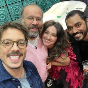 Samya Pascotto Instagram - Tem surub*, tem encontro de jovens cristãos e tem afogamento. É isso o programa de hoje. Se eu fosse você, assistia! No @gnt 21h30!