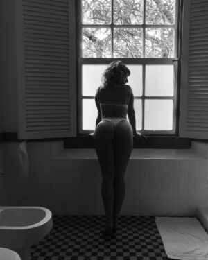 Samya Pascotto Instagram - Sempre tive medo de postar. 
Hoje a foto me visitou, num estado mais corajosa. 

Fotos do meu amor @joseaugustoaragao