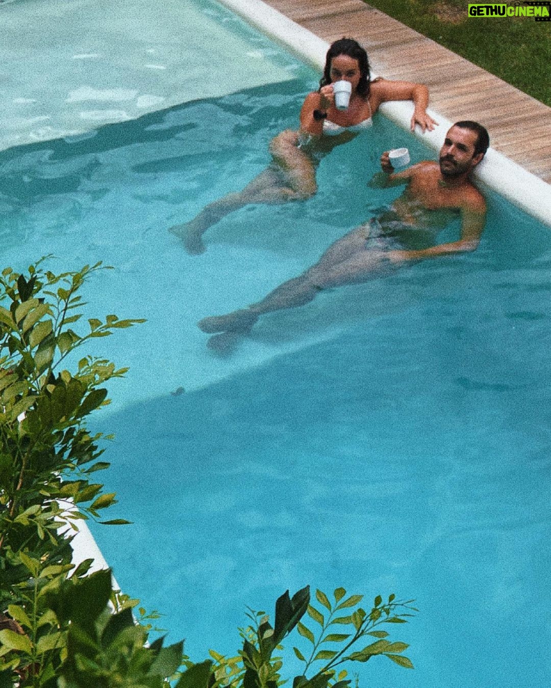 Samya Pascotto Instagram - Bahia - dia 7- Começou, é bússola de peito e cafezinho na piscina.