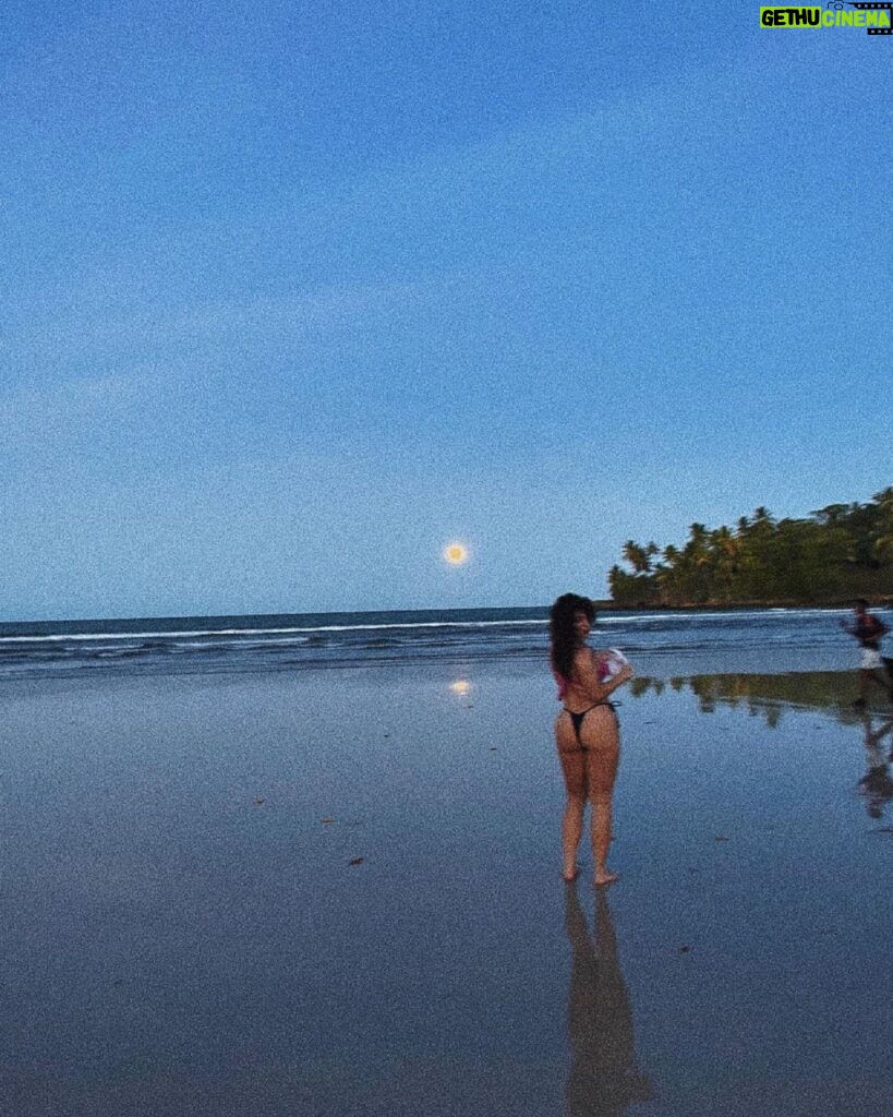 Samya Pascotto Instagram - Bahia - Dia 1- Lua cheia. Noite quente. Vento bom.