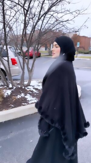 Sana Khan Instagram - CHICAGO ❄️❄️

Sabse zalil aur bura Insan woh hai jisse haq aur sach ke bare mai pata Ho phir bhi woh jhoot ke saath khada rahe.

Jhoot Geebat aur Tohmat ki mehfil mai sharik hone ka bhi hisab Allah ko dena hoga.

So hamari yeh koshish ho ke hum in sabse Apne aap ko bachai aur apni akhirat ki hamesha fikar rakhe.
Yaad rahe maut kabhi bhi ajani hai.

#sanakhan #anassaiyad #saiyadtariqjamil #islamicreminder #alhamdulilah #chicago #usa