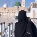 Sana Khan Instagram - When u come here u literally forget all the problems in ur life and u feel at ease and at peace. Madina has my Heart ❤️ It’s hurts to leave this city and go back home. Us Din sari Mohabbatein jhooti lagegi jab sunoge, aye mere parwardigar meri ummat ko baksh De 🥹🫶🏻 #sanakhan #anassaiyad #saiyadtariqjamil #madina #alhamdulillah