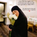 Sana Khan Instagram - May our graves be as beautiful as as these roses, fresh soft and fragrance that soothes & calms us. This is how relaxed I wanna feel when I will be put in my grave. And this wil only & only happen if I please my Allah. So we all must be careful of what we speak and do in public or in private❤️ Sabr is very tough at times but trust me the reward for it is also unimaginable by the one & only 👆🏼 #sanakhan #anassaiyad #saiyadtariqjamil #alhamdulilah