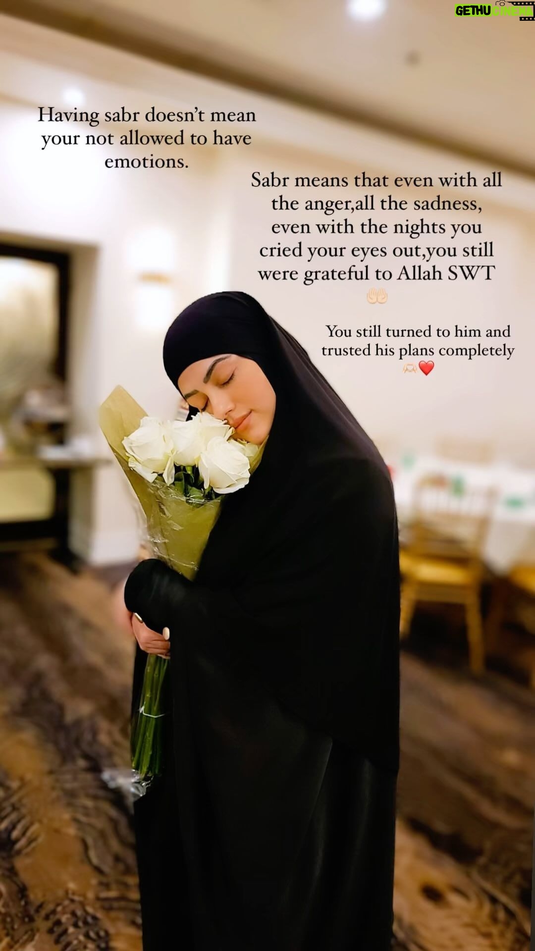 Sana Khan Instagram - May our graves be as beautiful as as these roses, fresh soft and fragrance that soothes & calms us. This is how relaxed I wanna feel when I will be put in my grave. And this wil only & only happen if I please my Allah. So we all must be careful of what we speak and do in public or in private❤️ Sabr is very tough at times but trust me the reward for it is also unimaginable by the one & only 👆🏼 #sanakhan #anassaiyad #saiyadtariqjamil #alhamdulilah