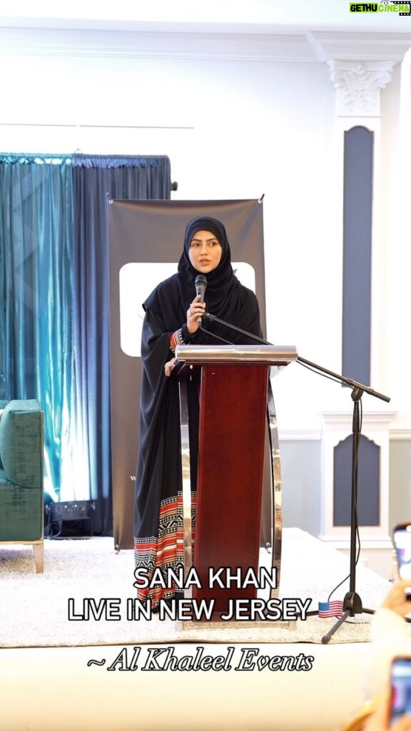 Sana Khan Instagram - New Jersey! You were AMAZING! A beautiful Attendance even in the 🥶 ❄ Mashallah Tabarkallah! Jazakallah to all for coming to litsen to Sister @sanakhaan21 inspirational story ‘From Bollywood to Islam’ Excited to return very soon 👀 Organised by @alkhaleelinstitute EVENTS. Video by: @amaraeverywhere #newjersey #usa #newyork #sanakhan #islamicevent #muslim #muslimah