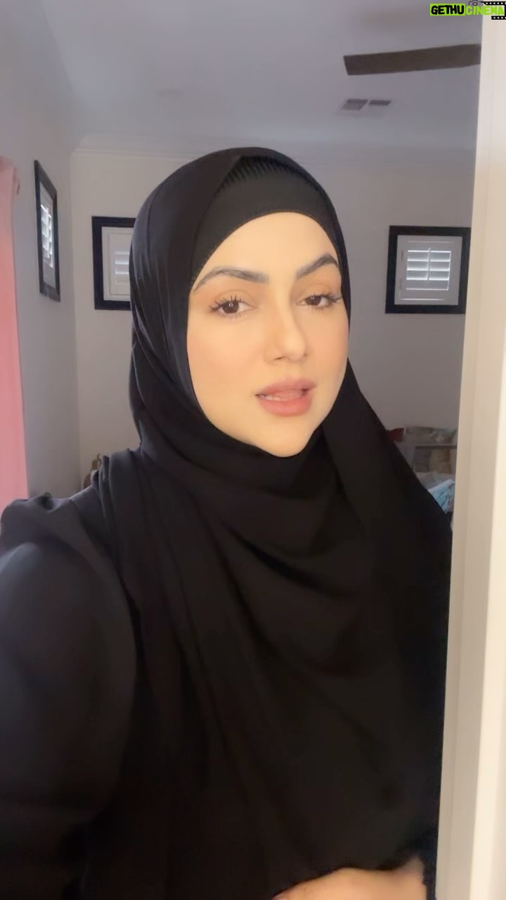 Sana Khan Instagram - Let’s Revive The Sunnah 🫶🏻 Amr ibn ‘Awf reported: The Messenger of Allah, peace and blessings be upon him, said, “Know that whoever revives a tradition from my Sunnah if it has died out after me, he will have a reward like those who act upon it without diminishing any of their rewards. #sanakhan #anassaiyad #saiyadtariqjamil #sunnah #revive #alhamdulilah
