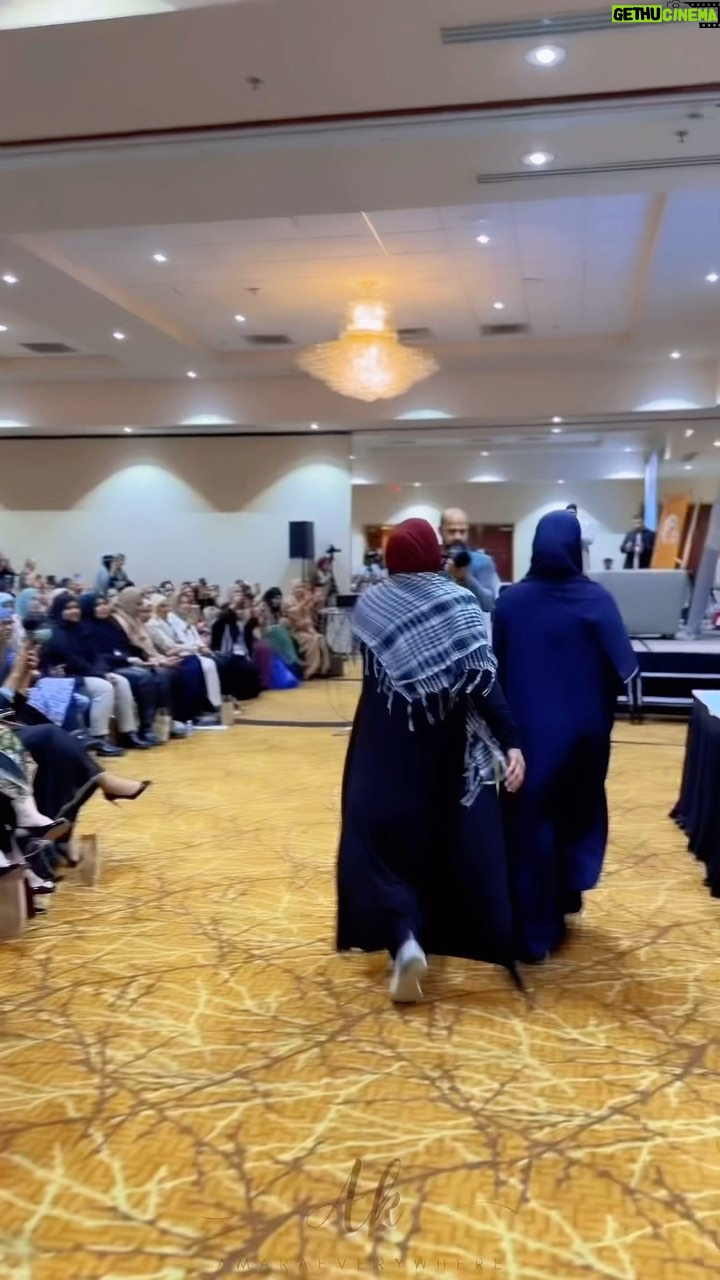 Sana Khan Instagram - SubhanAllah what a beautiful evening in Chicago with the lovely Ummah of our beloved Prophet (SAW) Grateful from bottom of my heart for this opportunity 🤲🏻 May Allah accept it and May he forgive our shortcomings. Abaya @hayabysanakhan Style : Cairo Shade: Midnight Organiser: @alkhaleelinstitute #sanakhan #anassaiyad #saiyadtariqjamil #alhamdulilah