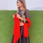 Sana Sultan Instagram – When you know your Song priorities well🐒Bollywood Girl foreva👻🪬🥰
Styling : @nilu_hayat
Outfit : @aayeshasfashion2007