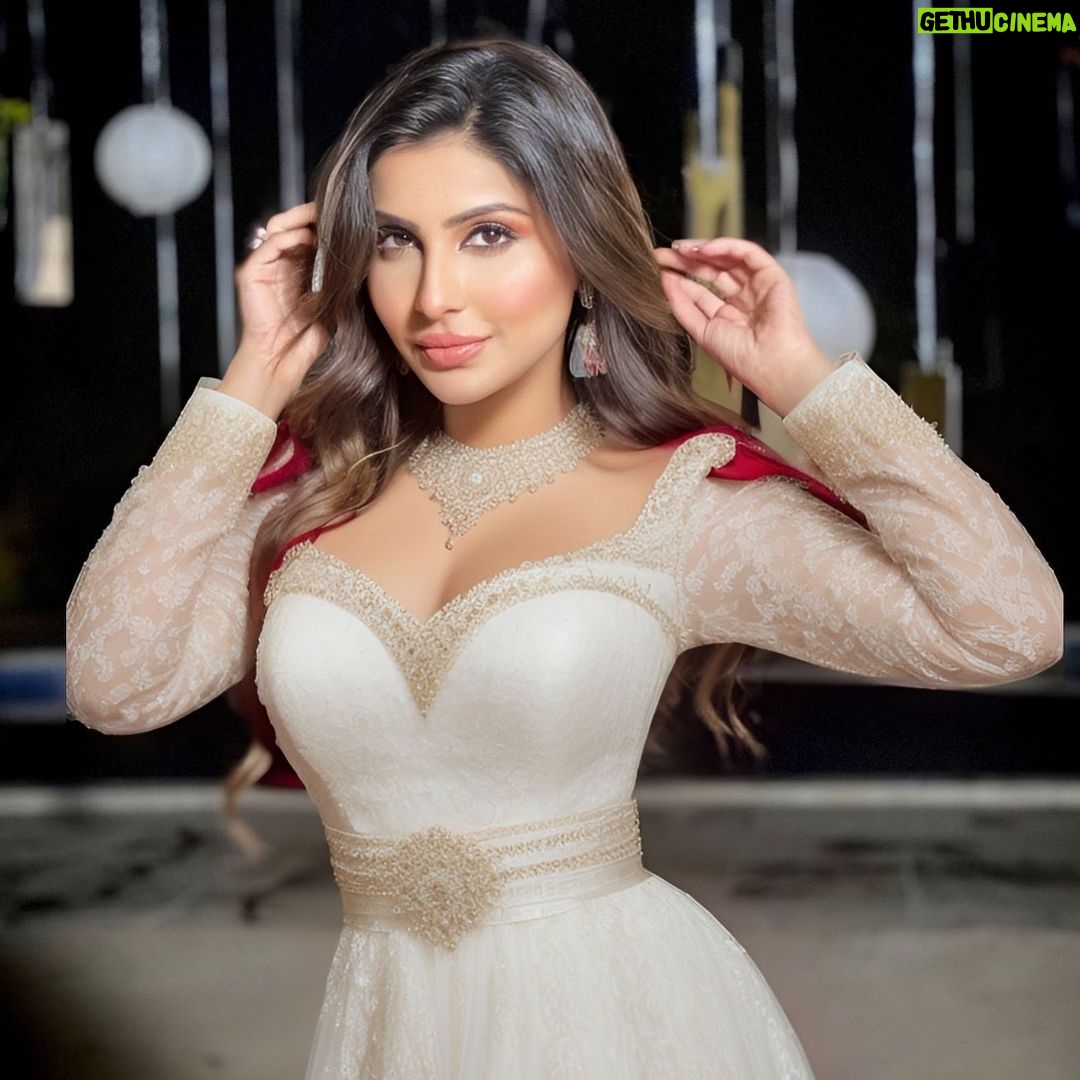 Sana Sultan - 243.6K Likes - Hum Dil ki shehzadi hai Marzi ki Malika🙃🥰 Wese is tarah k suit me aap logo ko Sana Sultaan bohot pasand aati hai na so more of traditional outfit with my Fav Accessory “Nazakat” 🥰✨🤍