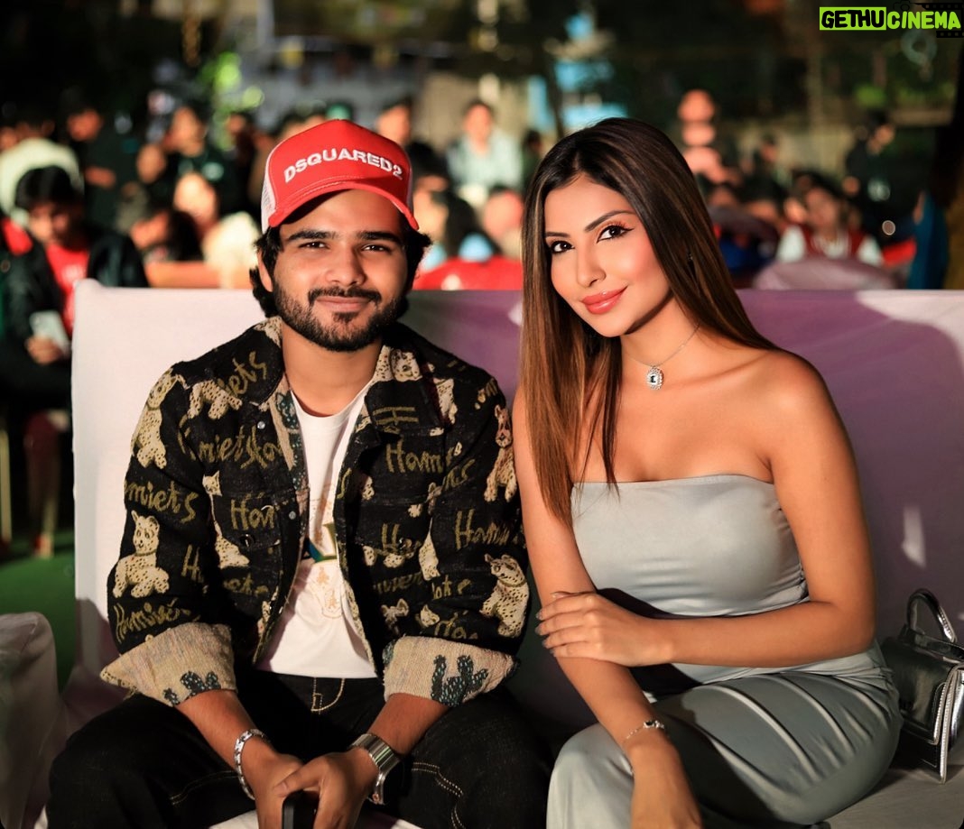 Sana Sultan - 224.5K Likes - Cuz yesterday night was special & beautiful cuz of many reasons🥰
Our song “zaroori” got released & we had special screening at Raheja college’s Fest along with media interaction😅❤️
Celebrated Salman’s birthday with college crowd & it was special for me cuz i was invited to the same college as chief guest where i studied..Allhumdulillah all of this feels like blessings🥹
Coming back to our Song, hope u guys liking our song… Go listen to it… don’t forget to like, share, comment & subscribe to Salman’s channel
Love u guys for all the love & support… Bohot saara pyar sabko🥰❤️✨