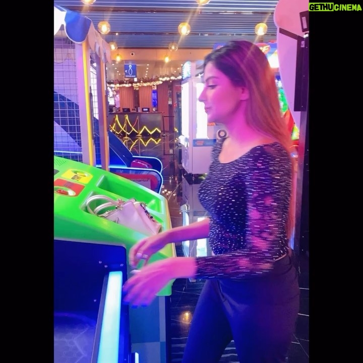 Sana Sultan Instagram - Had a blast yesterday with my chana didi gang at one of the most luxurious gamezone in mumbai🥳 @shottindia is just fantastic & superfun place to chill out with ur loved one’s❤️The Bowling lane is astonishing, the archade games & laser were fab too..Got the kid in me go gaga🤪🤭 & not to forget the yummy yummy food we had in the @therollingpinindia .. Tasty & healthy food is just the right way to do it🤤😅 Overall a bombastic day i had🥰😇 SHOTT