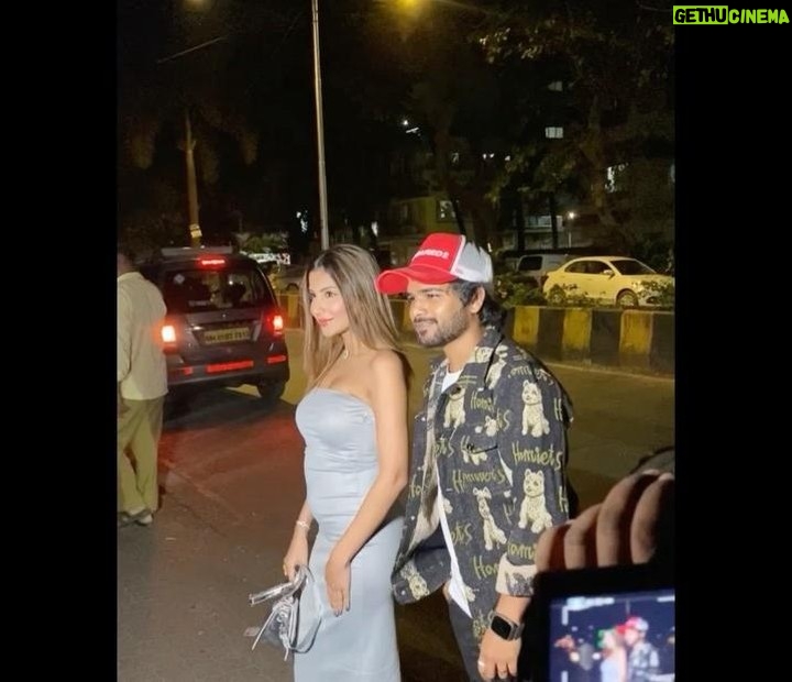 Sana Sultan - 224.5K Likes - Cuz yesterday night was special & beautiful cuz of many reasons🥰
Our song “zaroori” got released & we had special screening at Raheja college’s Fest along with media interaction😅❤️
Celebrated Salman’s birthday with college crowd & it was special for me cuz i was invited to the same college as chief guest where i studied..Allhumdulillah all of this feels like blessings🥹
Coming back to our Song, hope u guys liking our song… Go listen to it… don’t forget to like, share, comment & subscribe to Salman’s channel
Love u guys for all the love & support… Bohot saara pyar sabko🥰❤️✨