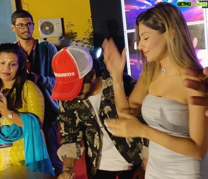 Sana Sultan - 224.5K Likes - Cuz yesterday night was special & beautiful cuz of many reasons🥰
Our song “zaroori” got released & we had special screening at Raheja college’s Fest along with media interaction😅❤️
Celebrated Salman’s birthday with college crowd & it was special for me cuz i was invited to the same college as chief guest where i studied..Allhumdulillah all of this feels like blessings🥹
Coming back to our Song, hope u guys liking our song… Go listen to it… don’t forget to like, share, comment & subscribe to Salman’s channel
Love u guys for all the love & support… Bohot saara pyar sabko🥰❤️✨