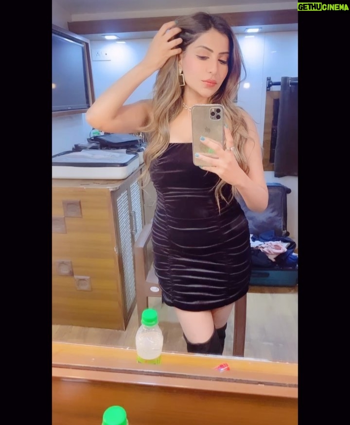 Sana Sultan Instagram - Handle with Care🤍🖤