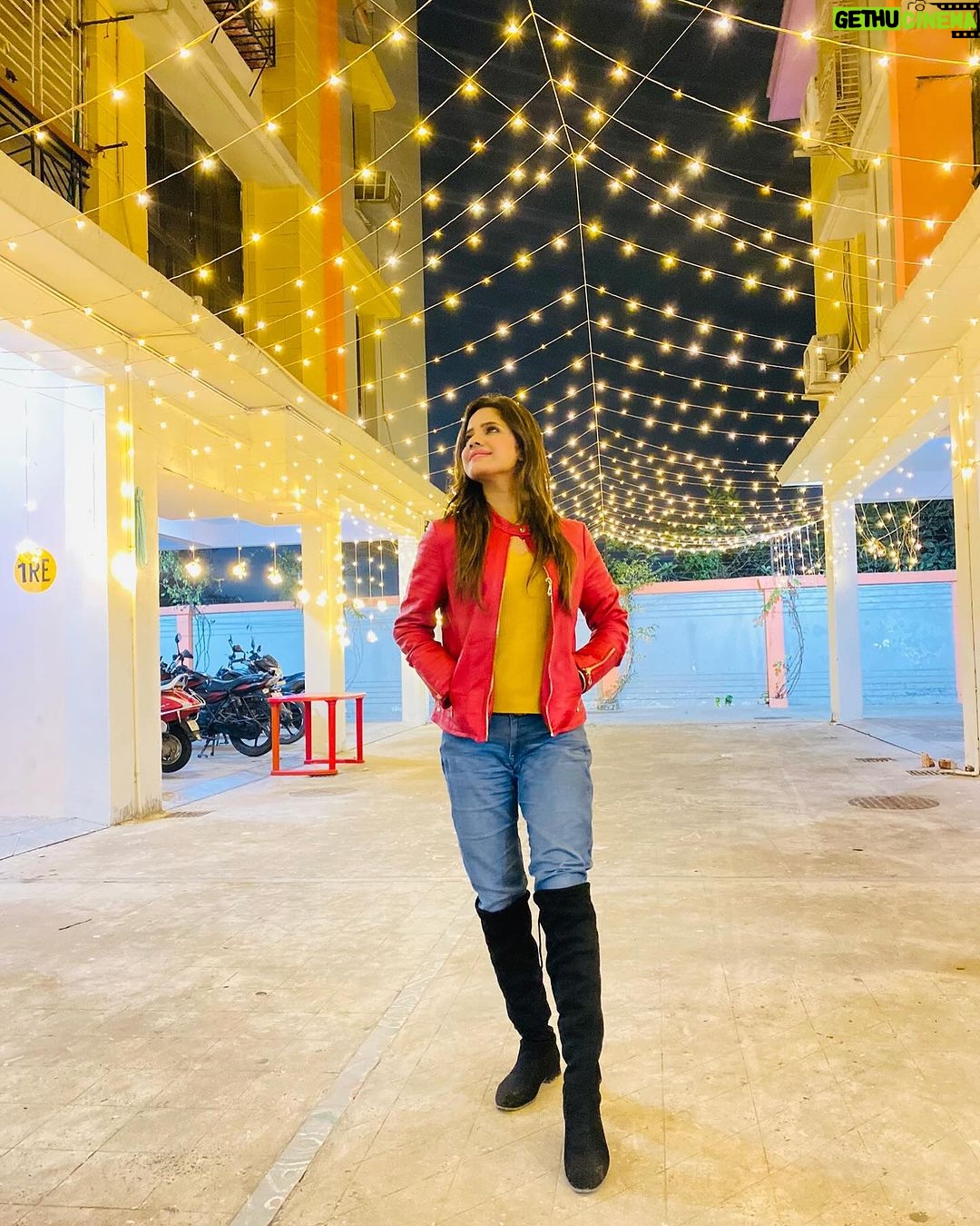 Sanchari Mondal Instagram - Happyyyy new year❤️🥰🥂