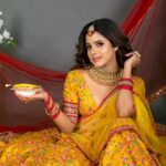 Sanchari Mondal Instagram - Happyyyyy diwali❤️ 💄@shahsumana 👗 @mahadevraj62 📷 @photographer_santanu_