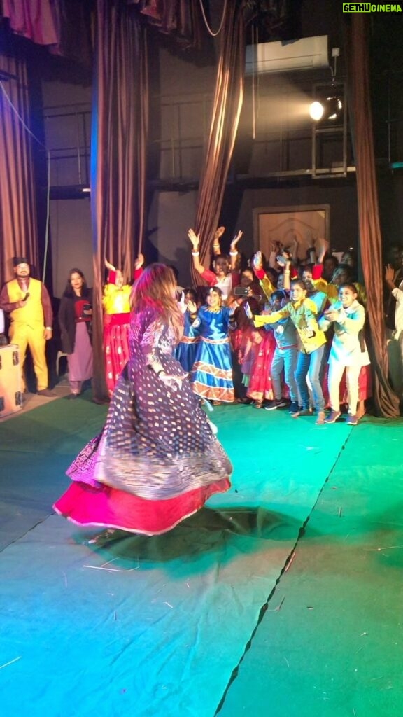 Sanchari Mondal Instagram - মনে থেকে যাবে এই আনন্দের মুহূর্ত গুলো #stage #performence #audience #sancharimondal