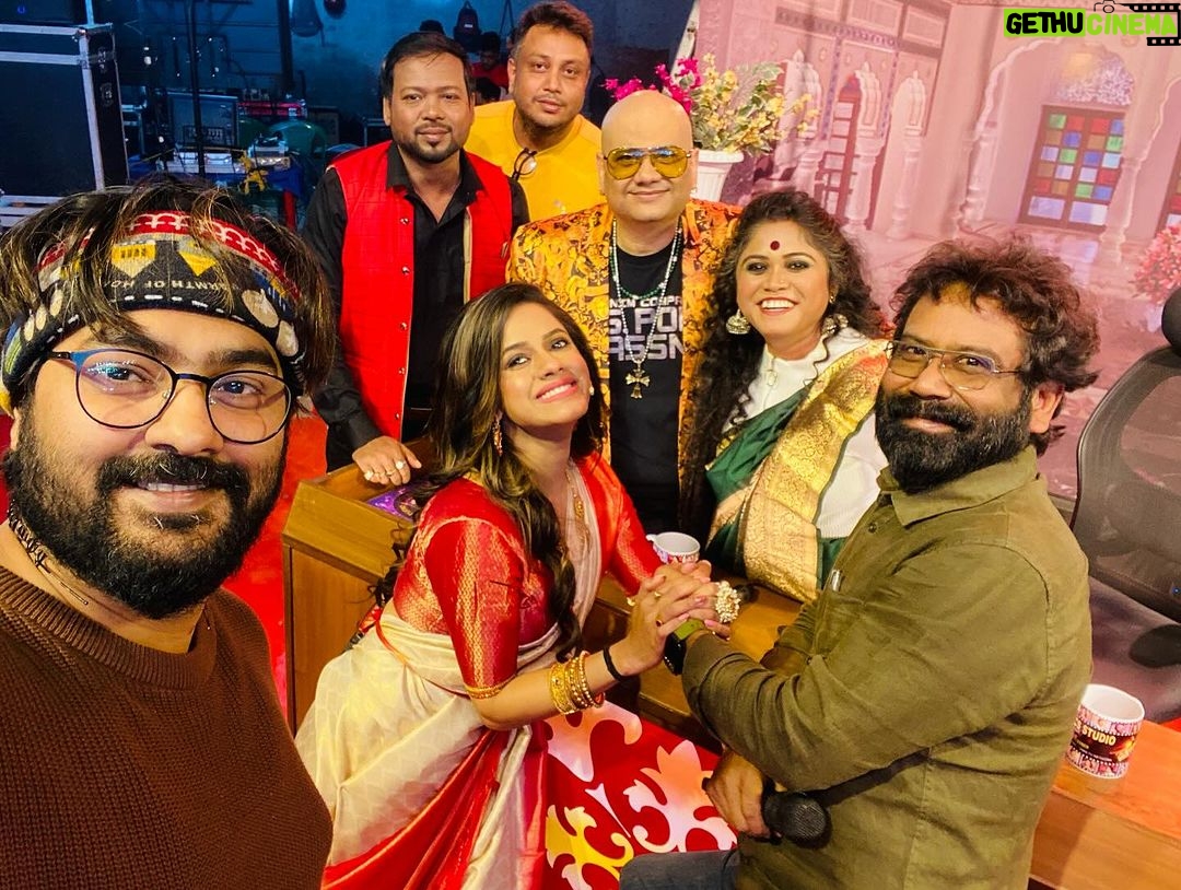 Sanchari Mondal Instagram - The rising star team #show #television #actresslife