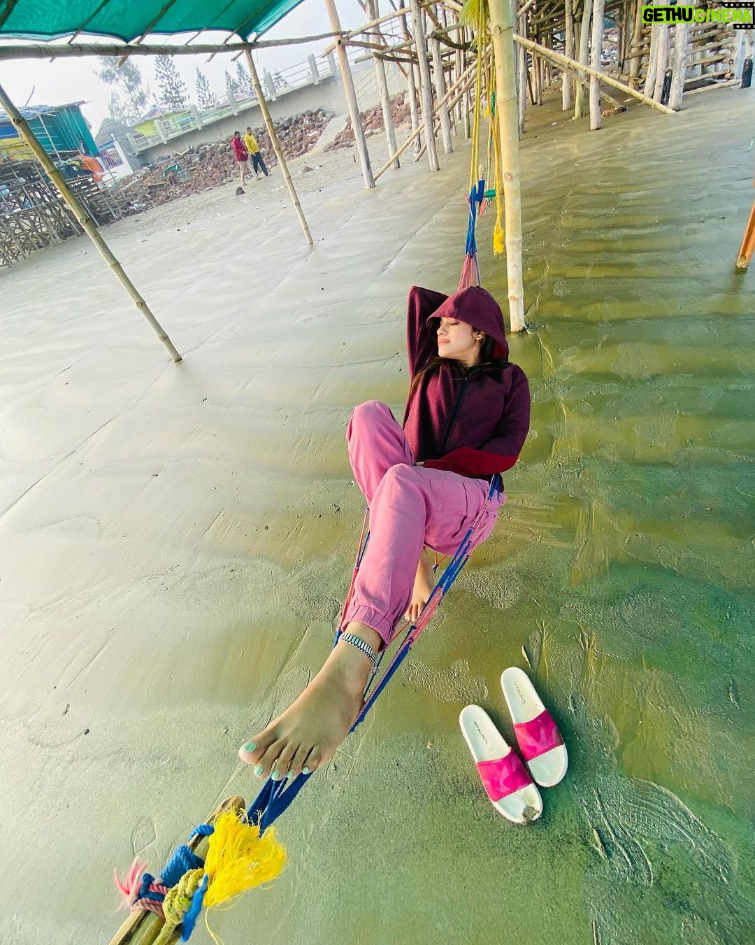 Sanchari Mondal Instagram - Winter is not a season it’s a celebration 🤘 #seaside #winter #outing #sancharimondal