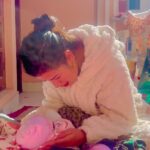 Sanchita Shahi Instagram - Acting babu raza को 🤭 #fupa_bhadai👩‍👦