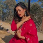 Sanchita Shahi Instagram - जिन्दगी भनेको आफैले कोरेर बनाउने तस्बिर हो 🤞मिहेनत गरे चित्र ,अल्छि गरे बिचित्र्😏🤨😔