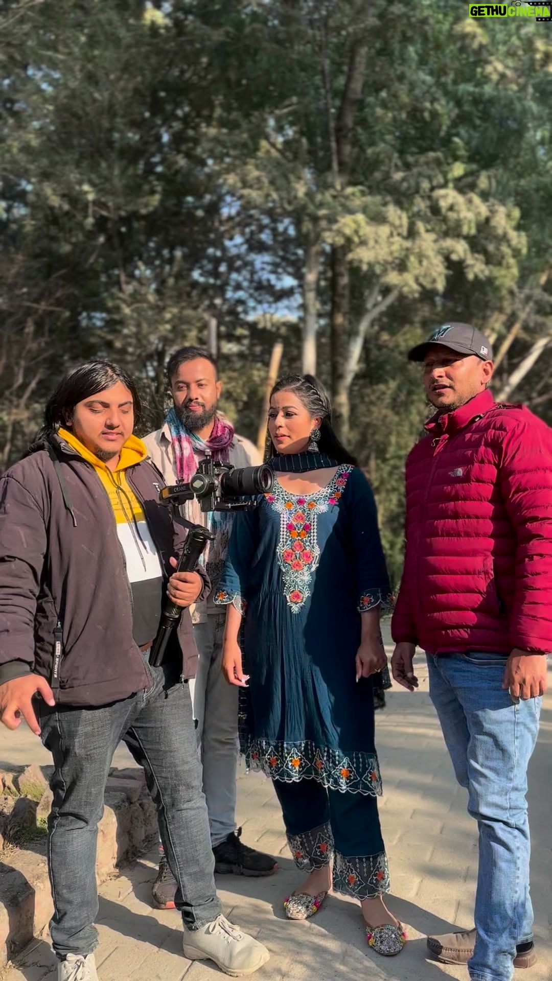 Sanchita Shahi Instagram - बोल्न मिस्टेक तर 3:35 pm मा शुटिङ #PACKUP 😬😂 wow🤣🤣🙉