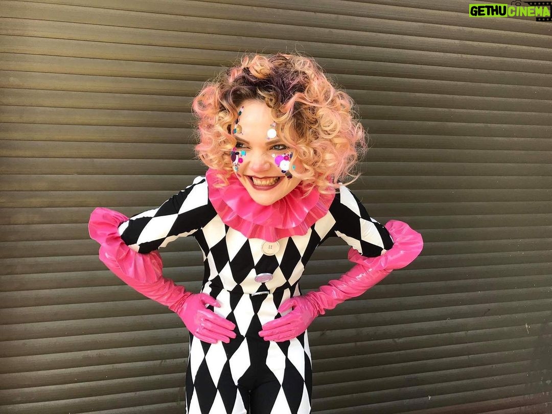 Sandra Drzymalska Instagram - No zapraszam do DOWCIPKOWANIA ! 🤡 Fot. @wiolauliasz Kostium OCZYWIŚCIE : @wiolauliasz 😈 CZADOWY make up: @oladutkiewiczmua