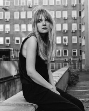 Sandra Drzymalska Instagram - Quick photos with @dreamallsky 

.

.

#actress #portrait #street #blackandwhite #eyes #wind #hair #lukaszdziewic