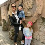 Sandra Parmová Instagram - 📍Zoo Györ #tipnavyletsdetmi Moc krásná interaktivní zoo, tak akorát velká, takže to i s menšími dětmi v pohodě zvládnete projít👌🏼 Krmení zvířátek všechny neskutečně bavilo a na nádherném hřišti se děti taky pořádně vyblbly. Z Brna jste tam za 2 hodinky 🚙, moc doporučujeme🤗❤️ #vylet #tip #tipprorodice #vyletsdetmi #zoo #zoogyor #madarsko #interaktivnizoo #dovca #zviratka #krmeni #nacestach #sdetmi #vsechnymojelasky #podleEmily @podle_emily @zoogyorofficial ZOO GYŐR
