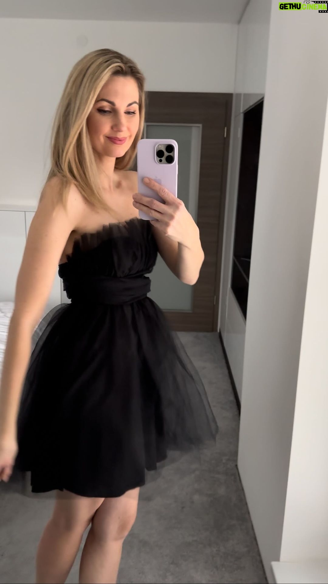 Sandra Parmová Instagram - Využijte kód SANDRA25 od @bezvasport🌟 Třeba na jarní vesty. 😍 Ja je nosím pořád a odkaz na tuhle - a další inspiraci včetně krásných šatů vám hodím do stories. Kód platí pro ČR i SR na novinky i zlevněné kousky🤗 Jen pozooor, slevu můžete uplatnit pouze 3 dny - do 4.5 do půlnoci❣️❣️❣️ #spoluprace #bezvasport #bezvasportfashion #trendyol #saty #topy #kosile #svetry #dziny #vesta #dnesnosim #fashionlover #fashioninspo #ootd #novysatnik #refresh Brno, Czech Republic