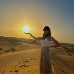 Sandra Parmová Instagram - Pouštní safari 🐫🌅 Tohle byl tak krásný výlet 😍 Magický západ slunce na dunách, velbloudi, tradiční jídlo a nadšené děti.👌🏼❤️ Thank you for a beautiful trip @platinumheritage 🐫❤️ @visit.dubai #vylet #dopouste #dubaj #dubai #poust #desert #zapadslunce #sunset #velbloud #projizdka #pisecneduny #elegabags #traditionalfood #traditionaltattoo #camels Platinum Heritage Dubai