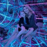 Sandra Parmová Instagram - Tohle místo!!!! @ayauniverse____ 💜💙💜 Muzeum otevřeli teprve v prosinci 2022 a je to vizuální nádhera!!! @visit.dubai #dubai #visitdubai #ayauniverse #universe #vesmir #zeme #magic #loveit #enjoy AYA Universe