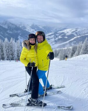 Sandra Parmová Instagram - Kanárci na svahu 💛😃
Tak která je lepší - 1 nebo 2? 😅

@pavel_pospec_pospisil 💋

#spolu #zima #dovca #lyze #leogang #saalbach #austria #skiing #vacation #loveskiing #loveyou