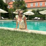 Sandra Parmová Instagram - Oáza klidu uprostřed nádherné přírody.🌾To je @chateau_bela, romantické sídlo na jižním Slovensku. ☀️🌸 Znáte? My z těchto chvilek a místa budeme ještě dlouho čerpat 👩🏼‍❤️‍👨🏽🥰 #tip #uzasnemisto #toskanskeleto #naslovensku #chateaubela #chateau #svatebnimisto #relax #slovensko #luxurydestination #hotel #odpocinek #rodice #natahu #happyme #summermenu #loveit #mustsee #dreamplace Hotel Château Bela