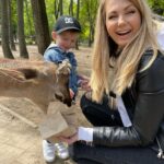 Sandra Parmová Instagram - 📍Zoo Györ #tipnavyletsdetmi Moc krásná interaktivní zoo, tak akorát velká, takže to i s menšími dětmi v pohodě zvládnete projít👌🏼 Krmení zvířátek všechny neskutečně bavilo a na nádherném hřišti se děti taky pořádně vyblbly. Z Brna jste tam za 2 hodinky 🚙, moc doporučujeme🤗❤️ #vylet #tip #tipprorodice #vyletsdetmi #zoo #zoogyor #madarsko #interaktivnizoo #dovca #zviratka #krmeni #nacestach #sdetmi #vsechnymojelasky #podleEmily @podle_emily @zoogyorofficial ZOO GYŐR