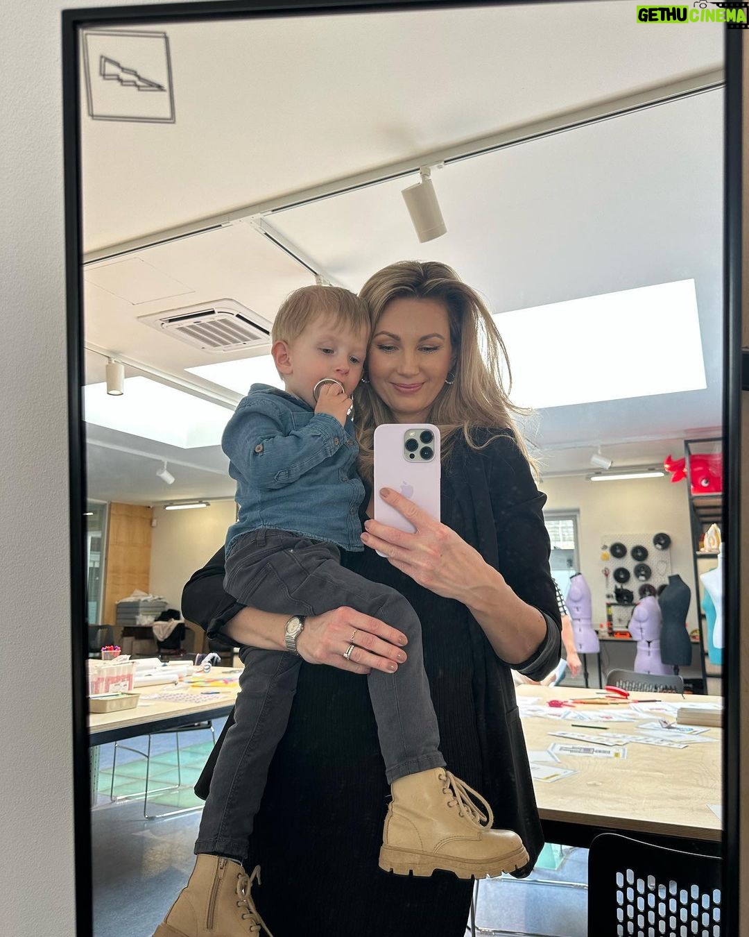 Sandra Parmová Instagram - Nádherná @moravskagalerie a moje budoucí prvňačka🥰 #zapis #prvnitrida #prvnacka #moje #velkaholka @podle_emily 🩷 #moravskagalerie #brno #moravskagaleriebrno #umeleckoprumyslovemuzeum #family #love Uměleckoprůmyslové Muzeum Brno