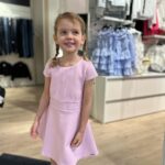 Sandra Parmová Instagram - S Emi vám přinášíme jarní inspiraci z butiku @aboutkids_brno 🌟 a i super tip pro maminky❣️☺️Tak který outfit se vám líbí nejvíc? 🍭🌸☺️ Napište mi do komentáře💗 Maminky, v tomhle dětském butiku mají některé věci i na nás😉 Třeba ty nádherné botky z poslední fotky, kterým jsem neodolala😅, mají až do velikosti 40👌🏼🤩 Až budete v @olympiacentrumbrno, určitě se v About kids zastavte ❤️ #moda #detskamoda #jaro #inspirace #fashion #kidsfashion #aboutkids #aboutkidsbrno #obleceni #obleceniprodeti #premiovamoda #spoluprace #brno #olympia #olympiabrno #jarojetu #🍭 #🌸 #🍬 Olympia Brno