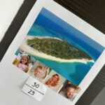 Sandra Parmová Instagram - Touhle dobou jsme se měli ubytovávat na naší vysněné dovolené…ale život někdy napíše takový příběh, že je během pár chvil po všem. Půl dne před odletem dostala Emilka najednou z ničeho nic horečky kolem 39 (i přesto, že doma jsme byli zdraví a děti jsme několik dní stranili kolektivu) a hodinu před odjezdem na letiště zvracela. Podle doktorky a testů chřipkové viry, které mohou do dvou dnů odeznít a nebo to může přejít do závažnějšího stavu. A teď nevíte, který scénář nastane. Ani jestli to nechytí Leonek nebo někdo z nás, jak jsem byli pořád spolu. A cesta by byla dlouhá, letadlo, klimatizace, přestupy, čekání…a do toho spolucestující. Taky nechtěli mít na svědomí, že bychom někoho mohli nakazit. A v tu chvíli, 4 hodiny před odletem, se sbalenými kufry, se vysněná dovolená rozplynula…ale nebylo jiné správné rozhodnutí. I přesto, že jsme se tak těšili, co všechno dětem ukážeme a co s nimi prožijeme…oni se tak těšili…taky jsme složitě hledali termín a já byla moc vděčná kolegům, jak mi v práci vyšli vstříc. Ale všechno se děje z nějakého důvodu…Když jsem ji včera viděla, byla jsem ráda, že jsme nejeli… A dnes už se jí očividně ulevilo, hrajou si s bráchou, smějí se🙏🏼 Ale nevadí, jsou horší věci. Myslím na všechny, komu se taky mění plány nebo kdo se potýká s virózami… Opatrujte se❤️ #tojezivot #zrusenadovolena #zdravijeprednejsi