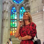 Sandra Parmová Instagram – #carousel #LaSagradaFamilia ❤️ Neuvěřitelné místo😍
#barcelona #vylet #narozeninovyvylet #sagradafamilia #basilica #unbelievable #love #antonigaudi #genius Sagrada Familia, Barcelona