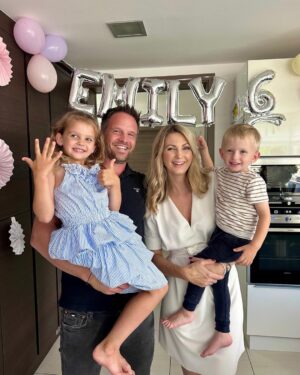 Sandra Parmová Instagram - Tak jde čas 🥰❤️ Srpen 2020-2023 👨‍👩‍👧‍👦 

#myctyri #spolu #rodina #porovnavacka #takjdecas #🤰🏼#👦🏼 #👧🏼 #laskynase #letito #nejvetsistesti #dekuju #family #love #lavju

❤️ @pavel_pospec_pospisil 
❤️ @podle_emily