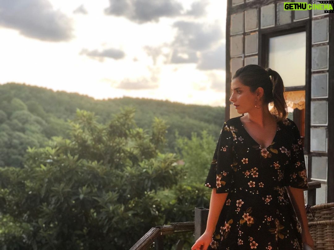 Sanem Yeles Instagram - #eltilerinsavaşı set hatırası ağustos ‘2019 photo by: @burakkan1