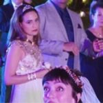 Sanem Yeles Instagram - Fotoğraftaki gelinin 'asla evlenmem' diyen en iyi arkadaşı ile 'eltimi şimdiden çok sevdimmm' diyen düğüne gelinlikle! giden ilk gelini bulunuz.... Bulamadıysanız sağa kaydırınız. #eltilerinsavaşı