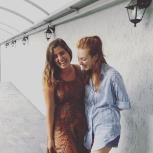 Sanem Yeles Instagram - Efendi efendi poz vermeyle başlayıp, cozutmayla sonuçlanmak..bazı şeyler hiç değişmez #kiralikaskforever
