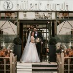 Sanem Yeles Instagram - Sıra geldi hayatımın en eğlenceli gününde yanımda olan canımın içlerine teşekküre... efenim gelinlik tasarımım, türk kahvelerim ve kendisine çektirdiklerime karşı dik duruşuyla @eraykoseoglu_hautecouture ‘a ,saçlarımı hayalimdekinden de güzel yapan sihirli ellerin sahibi @bulent_duruk ‘a , makeupların ustası @asu__baran ‘a , sürecin her anını kaydederken gülmekten gözlerimden yaşlar getiren @royalajans ekibine , en kritik anları belgeleyerek bize ömür boyu baktıkça yerlere yatmalık fotoğraflar çeken @studyo.reyna ekibine , mükemmel organizasyon ve ev sahiplikleriyle kınanın ve düğünün sıfır sıkıntı geçmesini sağlayan @thegardenbatikent e, balayında bizi evimizden hissettiren @royaltajmahal_hotel ‘e ve başta ailemiz olmak üzere yanımızda olan , yanımızda olamayıp güzel dileklerini ileten , dans pistinde kendini parçalayan , roman havasında ayağını burkan , düğünümüz için kmlerce yol tepen tüm dostlarımıza , böyle güzel böyle kalabalık böyle sevgi dolu kocaman bir aile oluşumuz için de kişisel olarak evrene teşekkürler.... nice büyülü günlere..🙏