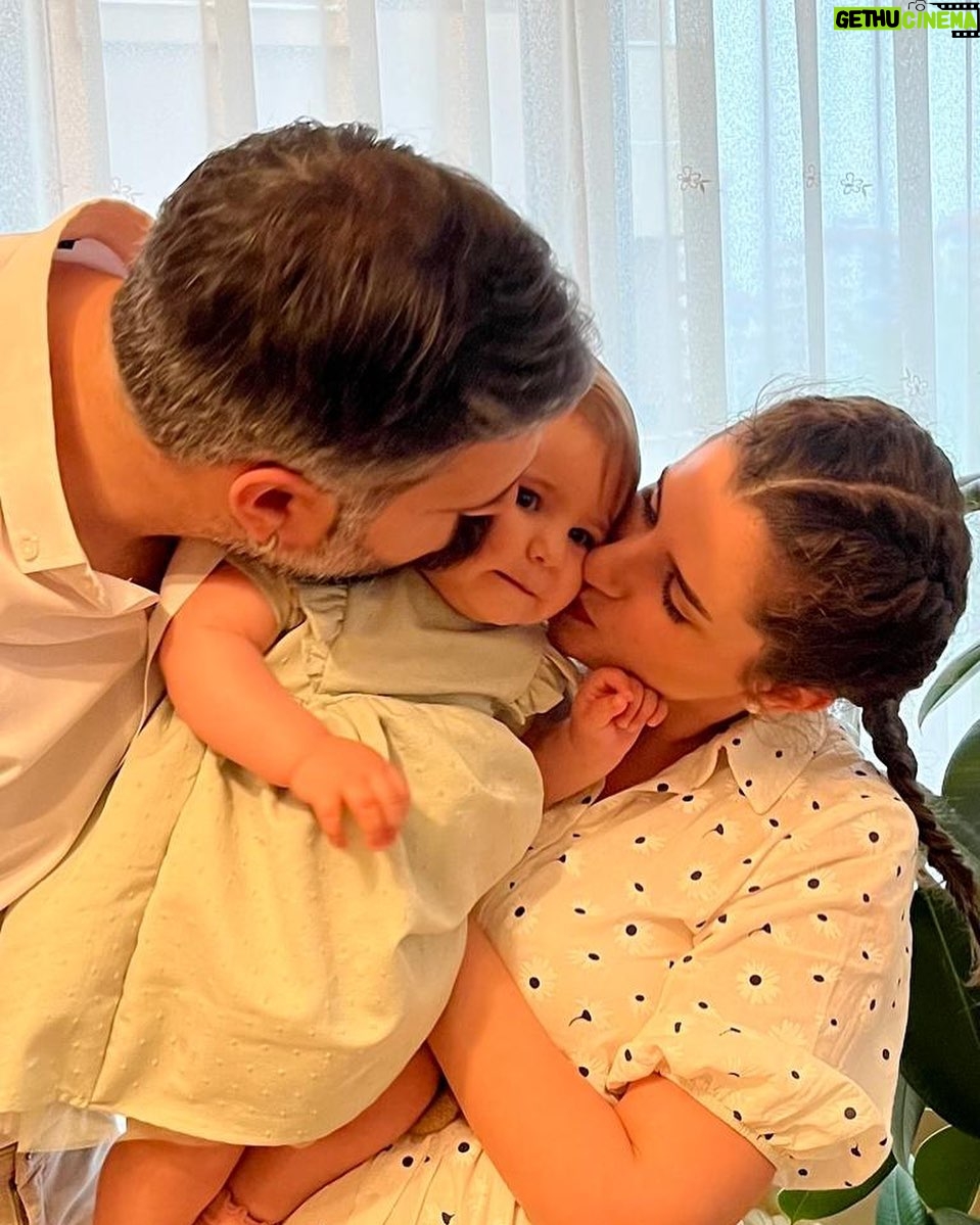 Sanem Yeles Instagram - Akpınar ailesi iyi bayramlar diler 🌈🦋