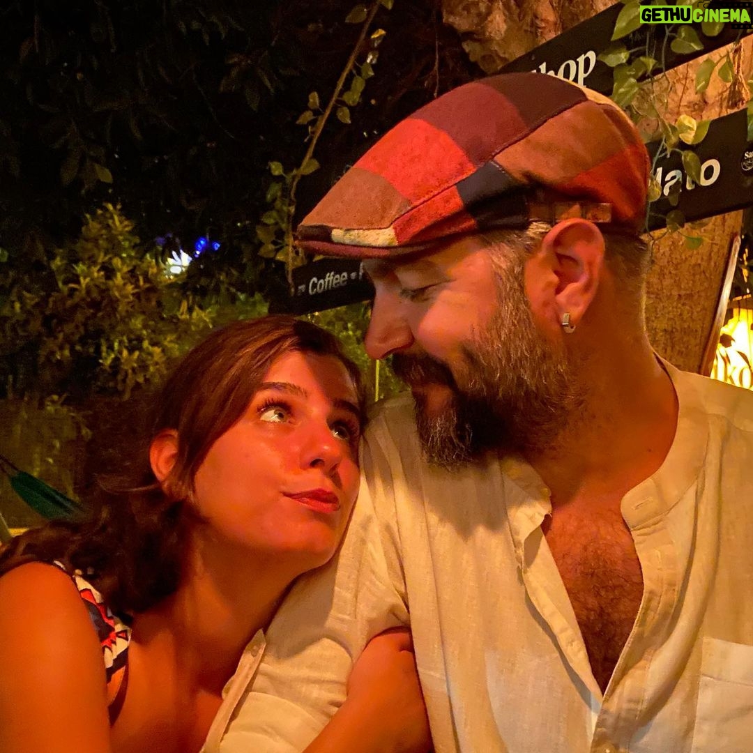 Sanem Yeles Instagram - Tanışmamızın 4., nişanımızın 3. Yılı bugün..nice senelerimiz olsun böyle. Birbirimize böyle hayranlıkla,aşkla baktığımız nice senelerimiz olsun. İyi ki karşıma çıktın, iyi ki bana “merhaba”dedin, iyi ki varsın sevgilim.seni çok seviyorum @yakupakpnr 🦋