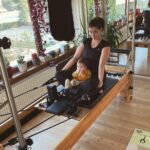 Sanem Yeles Instagram - Belaya hazır mısınız?!? Hem de çifte belaya💪🏼@wevolvepilates_ @ayla_tugce #doubletrouble #bademşekerim