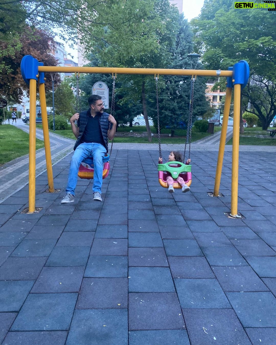 Sanem Yeles Instagram - Babalar günün kutlu olsun sevdiceğim @yakupakpnr 😍 sen dünyanın en muhteşem babasısın..